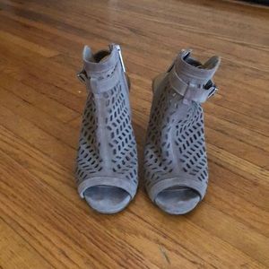 Heels “BCBG generation” tan gray open toe bootie